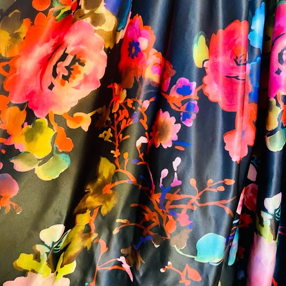 Alice + Olivia Gown - Picture 2 of 5